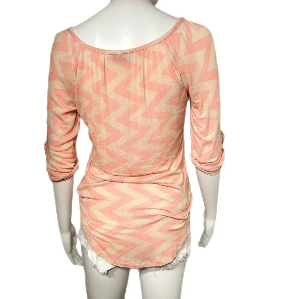 Button Round Hem Knit Top - Picture 5 of 9